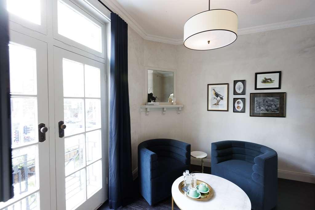 The Strand Hotel Sydney Room photo