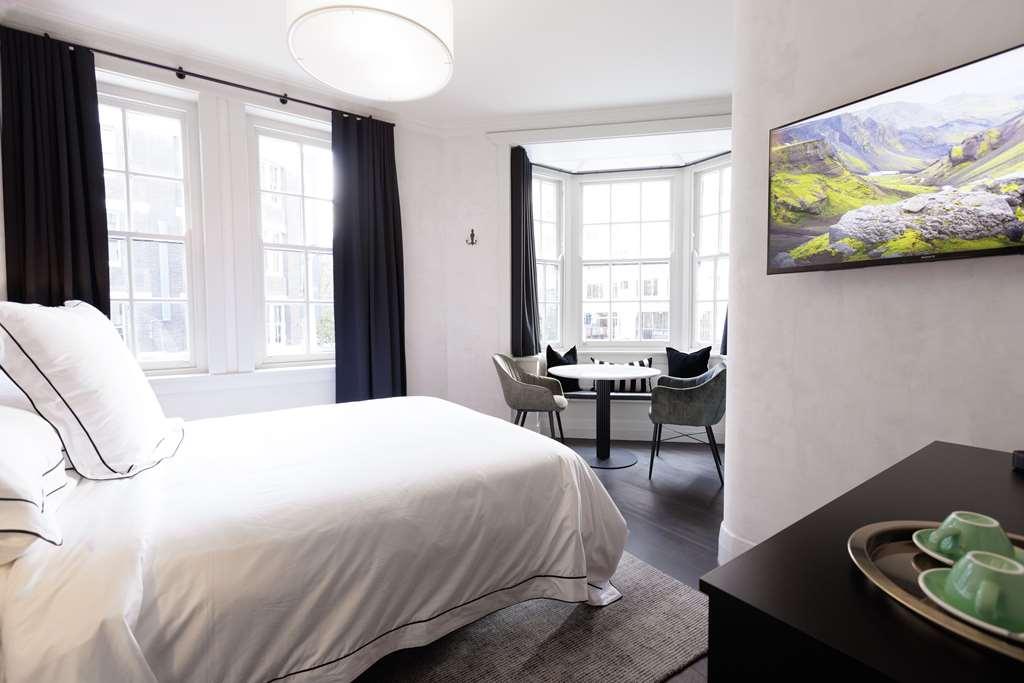 The Strand Hotel Sydney Room photo